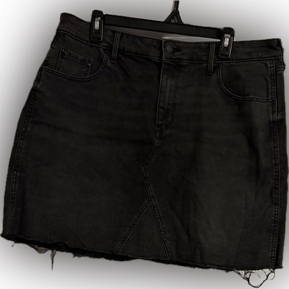 Old Navy Dresses & Skirts - Old Navy Black Mini Denim Skirt - Like New Condition, Size 16